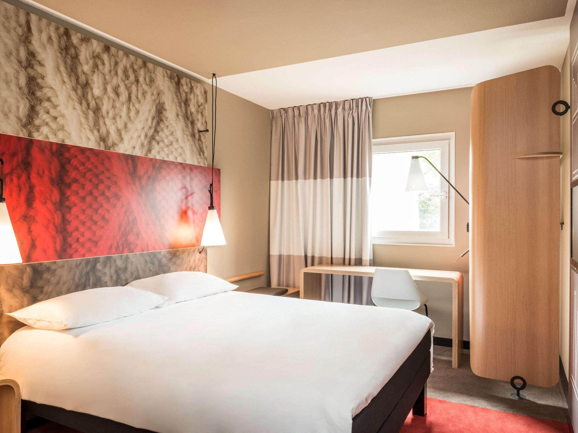 Отель Ibis Carcassonne Est La Cite Экстерьер фото