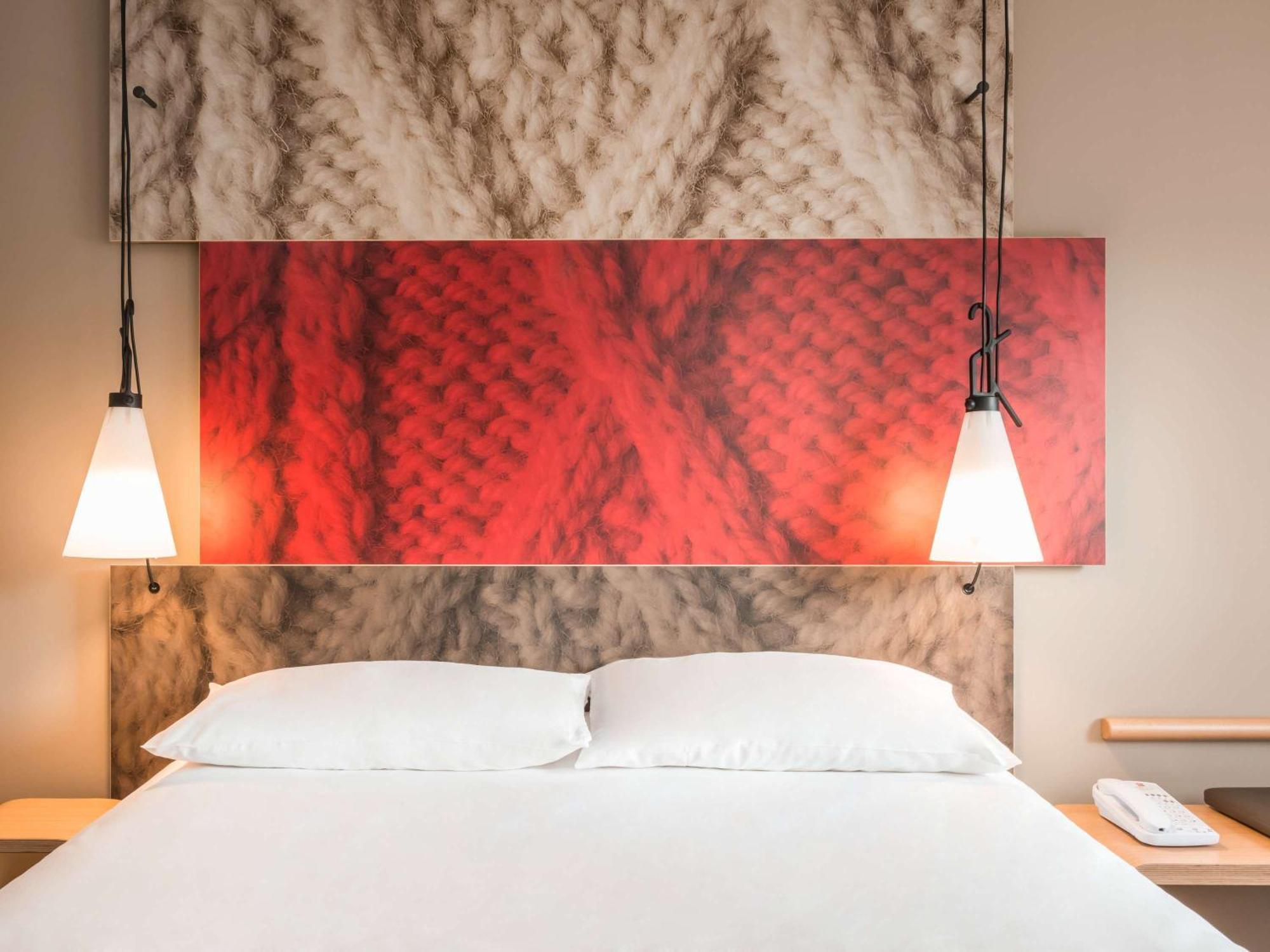 Отель Ibis Carcassonne Est La Cite Экстерьер фото