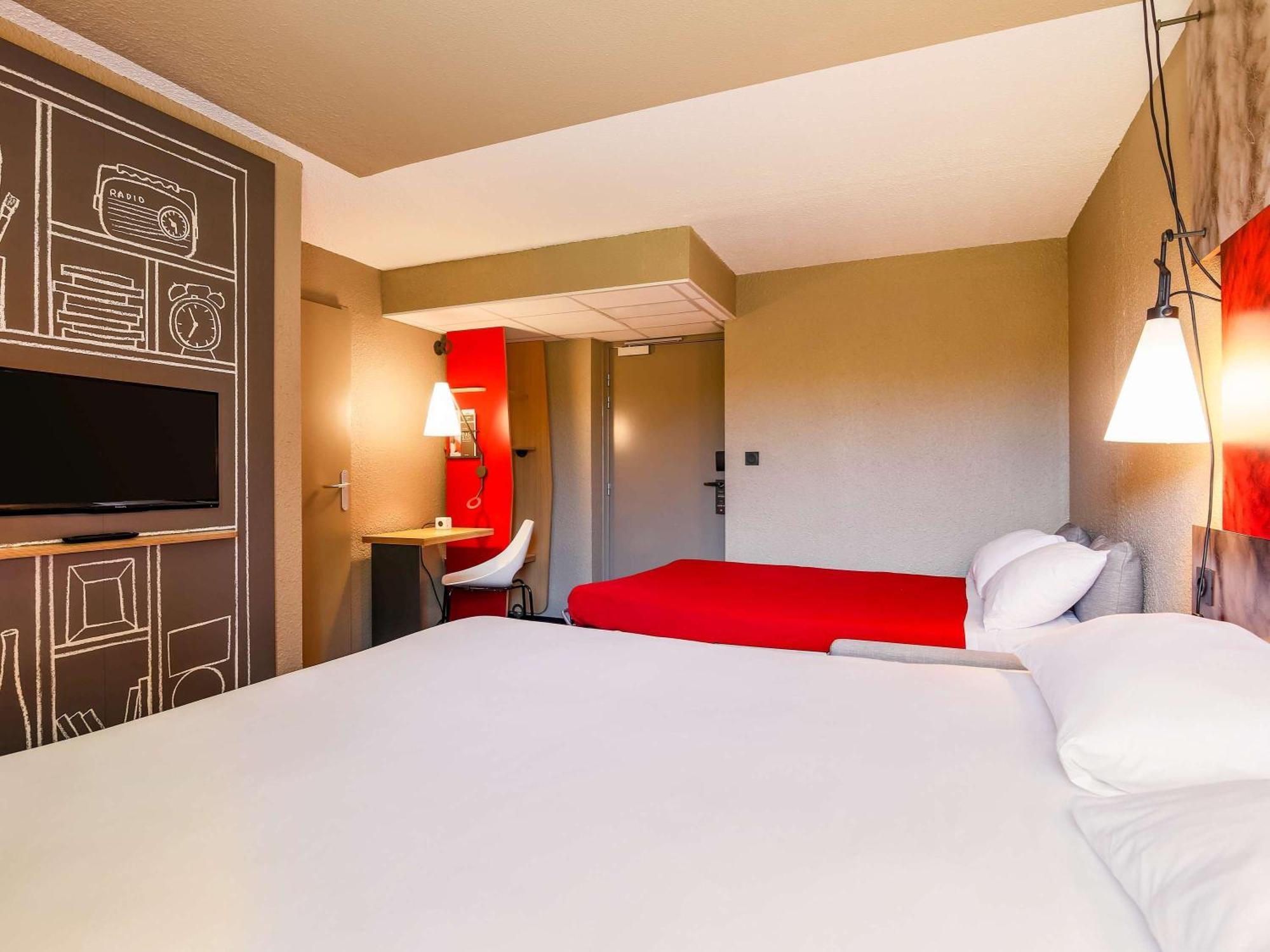 Отель Ibis Carcassonne Est La Cite Экстерьер фото