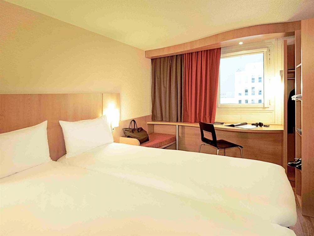 Отель Ibis Carcassonne Est La Cite Экстерьер фото